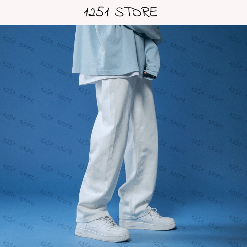 Men's white loose denim trousers, straight wide leg, streetwear style.