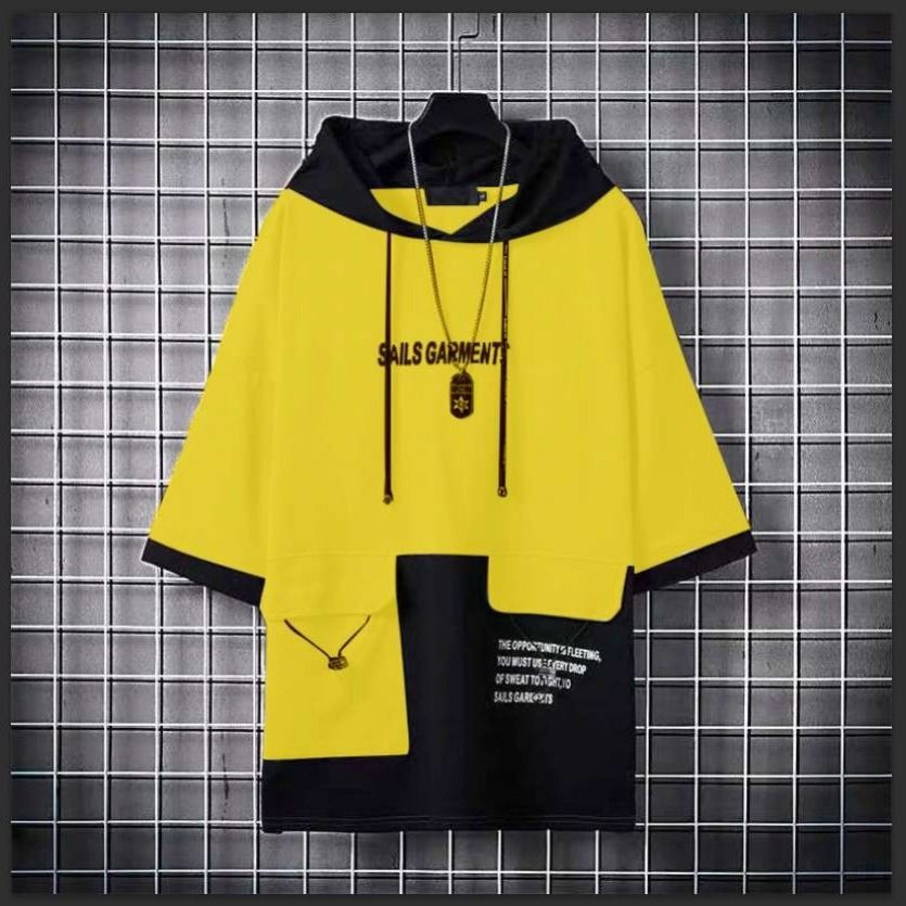 Oversized hooded t-shirt with print, casual patchwork design, short sleeves, sports fitness style in yellow and black.