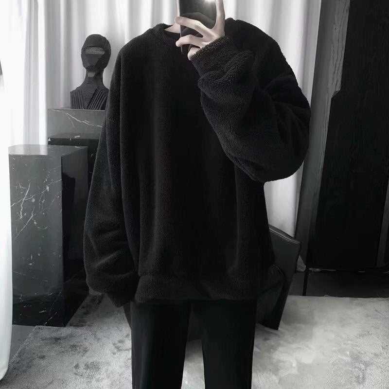 Oversize black solid color lamb hair sweatshirt for men, O-neck, long sleeve, casual Korean fashion.