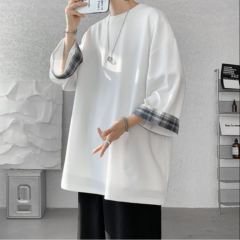 White oversized plaid T-shirt for men, Korean style, loose fit, three-quarter sleeves, perfect for spring and summer casual wear.